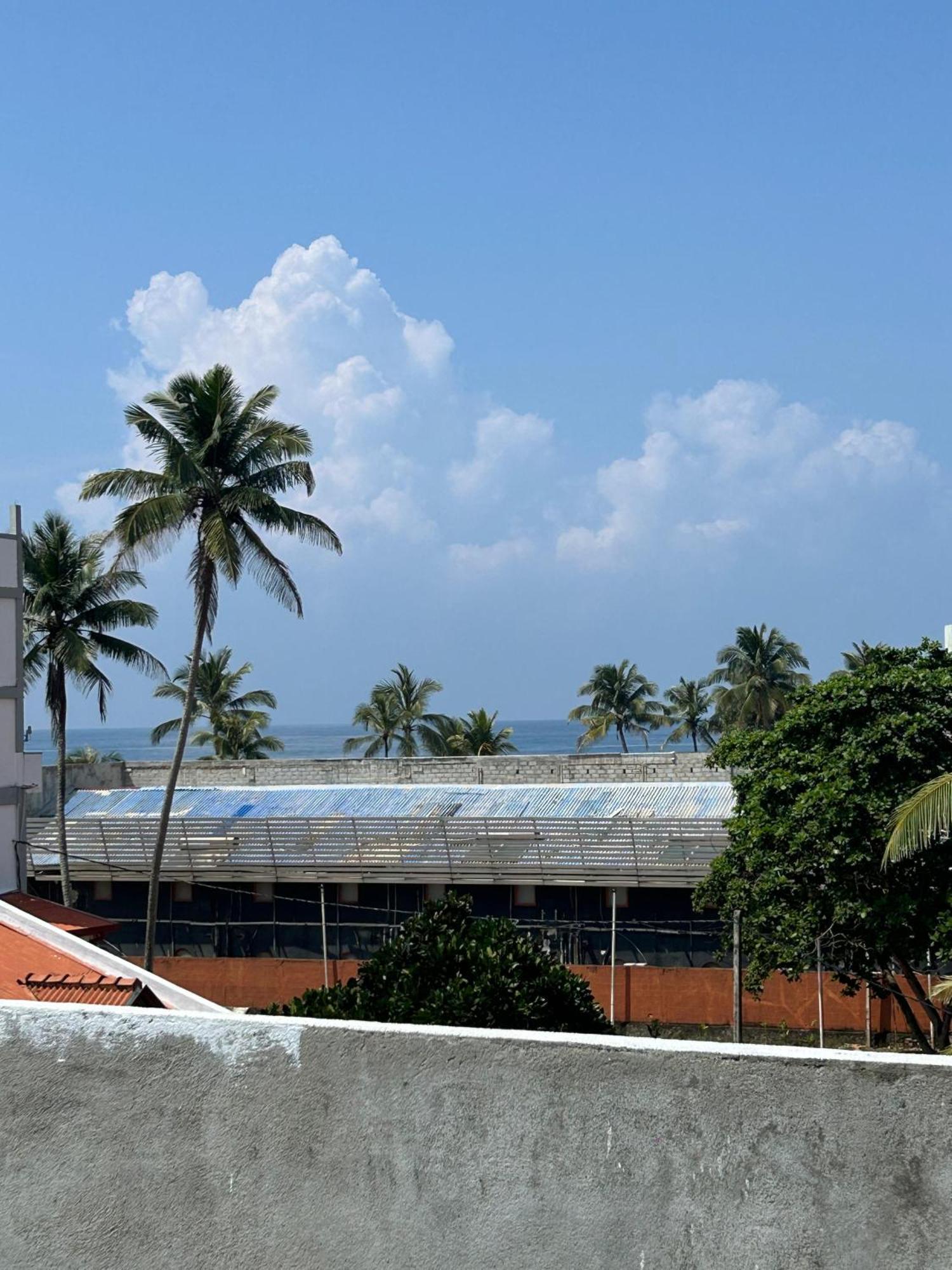 White House & Sea Food Restaurant Vandrarhem Hikkaduwa Exteriör bild